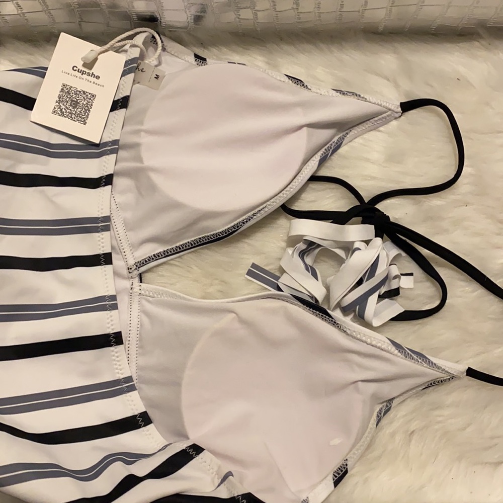 New bathing suit 🤍 - Picture 4 of 4